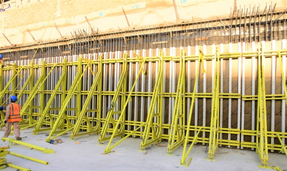 RETAINING WALL FORMWORK