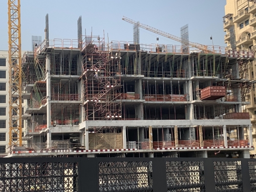 Residential &amp; Commercial Building 3B+G+7TYP+R